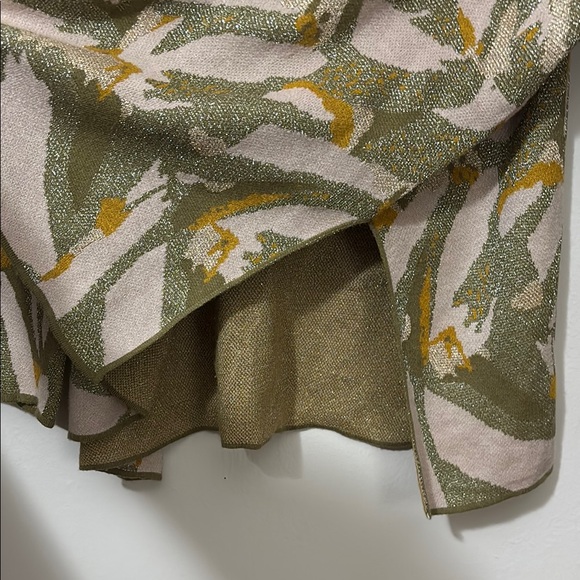 Entro Green and‎ Cream Mock Neck Sweater with Leaf Pattern - Picture 5 of 12